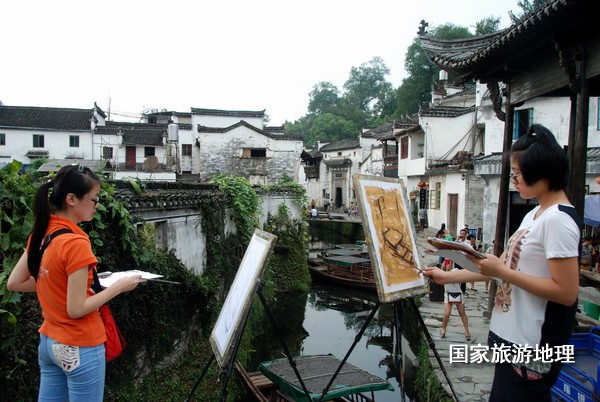 　　9月13日，座落在婺源縣秋口鎮(zhèn)李坑村“小橋、流水、人家”創(chuàng)作寫生基地的李坑章文灑店農(nóng)家樂。